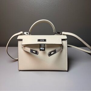 Cream Epsom Genuine Leather handbag, 19 cm and featuring silver hardware